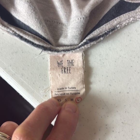 We The Free People Size L Gray Striped V-Neck T-Shirt Top Long Sleeves - Picture 8 of 10